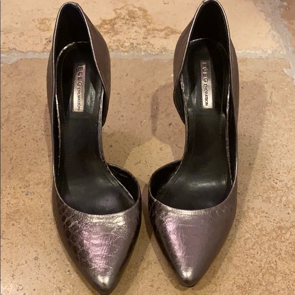 BCBG classic shoe in python color. - Picture 6 of 6